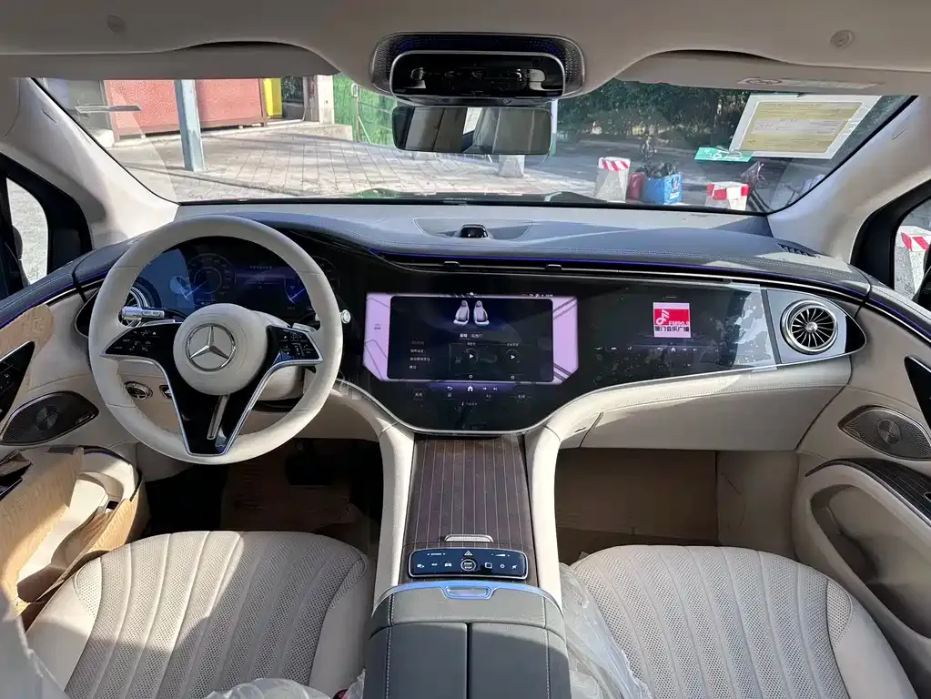 Mercedes-Benz EQS SUV — фото 3