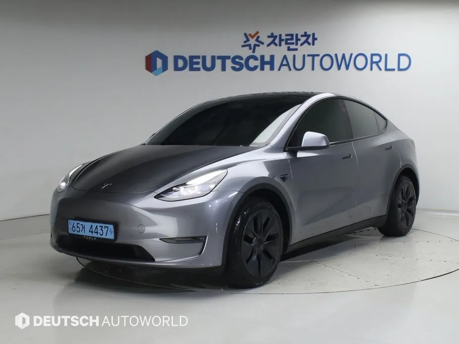 Tesla Model Y — фото 1