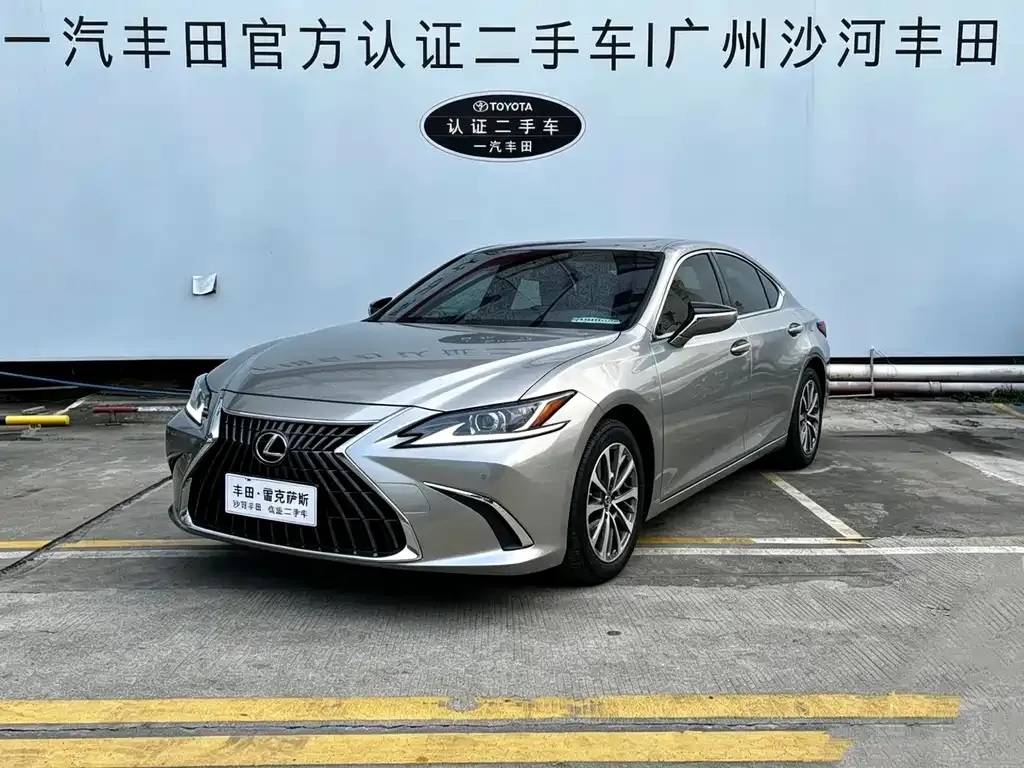 Lexus ES — фото 1