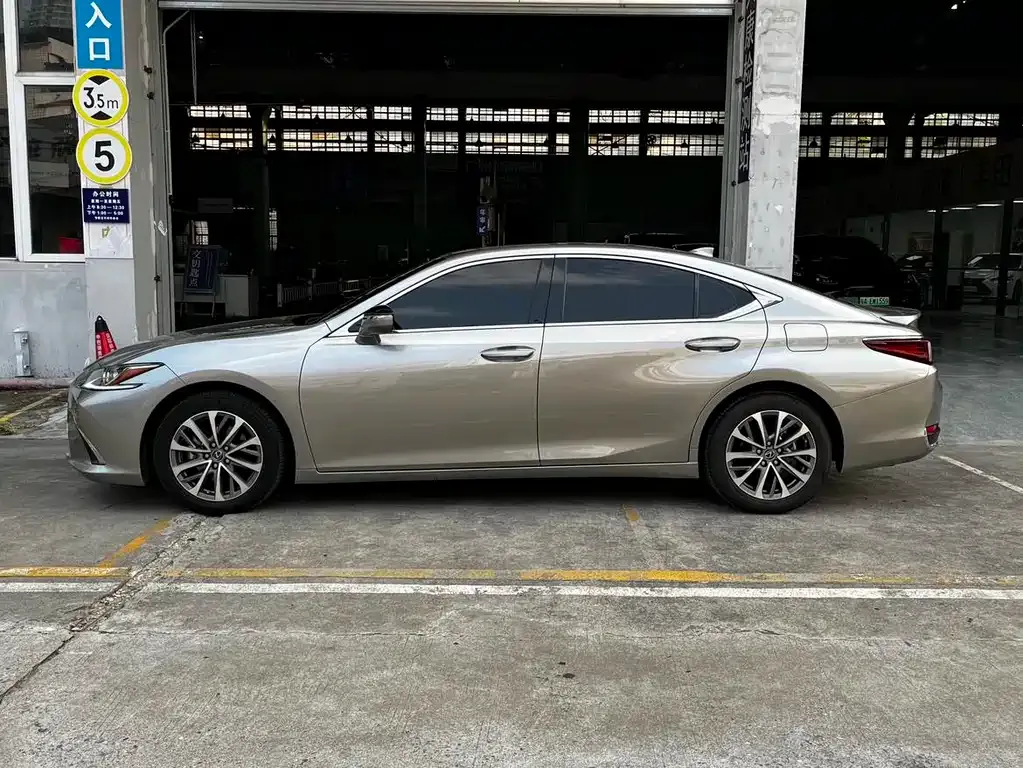 Lexus ES — фото 9
