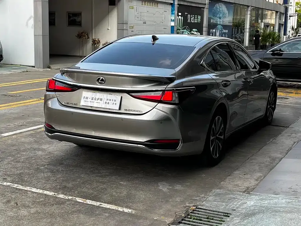 Lexus ES — фото 8