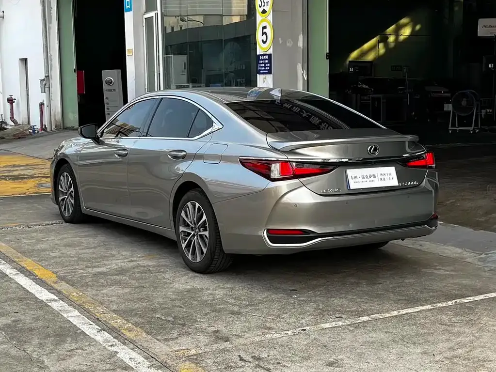 Lexus ES — фото 10