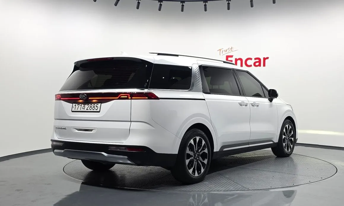 Kia Carnival — фото 1