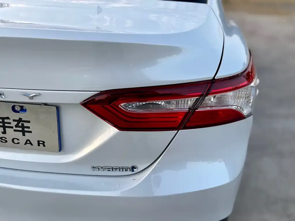 Toyota Camry — фото 3