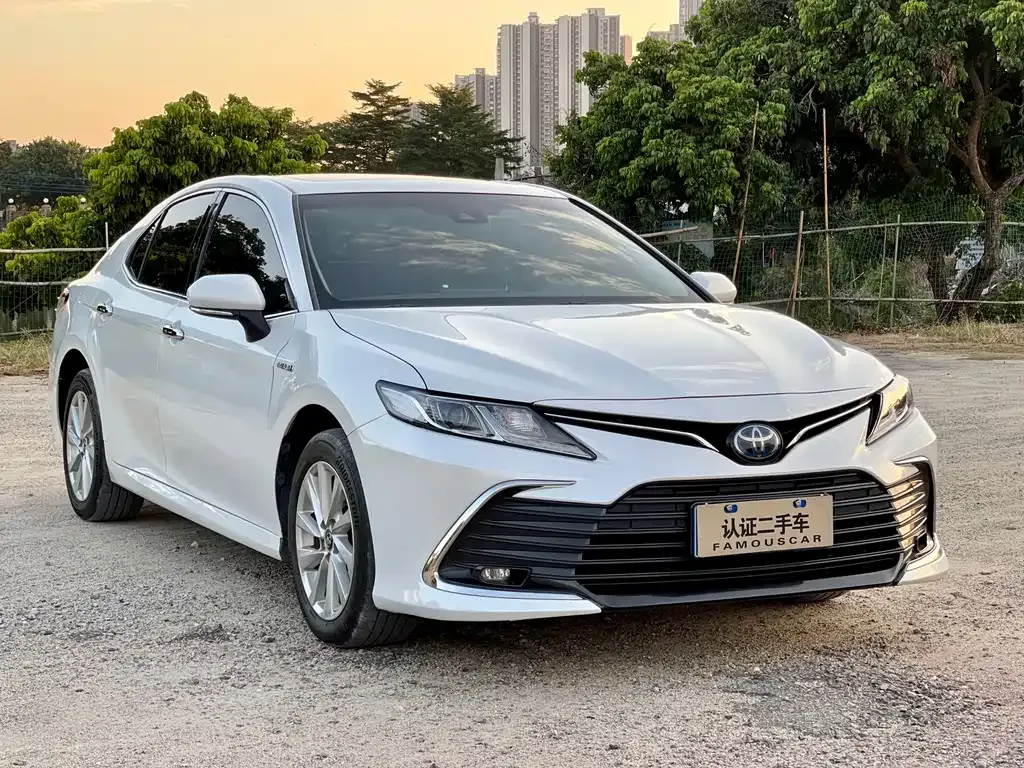 Toyota Camry — фото 9