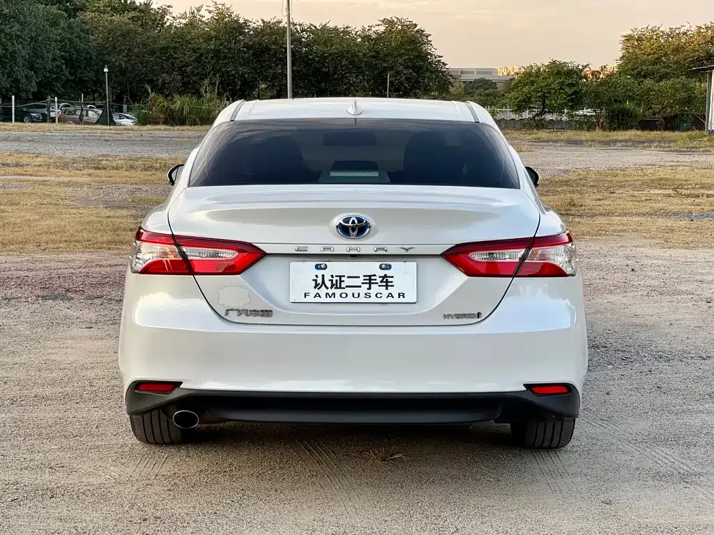 Toyota Camry — фото 10