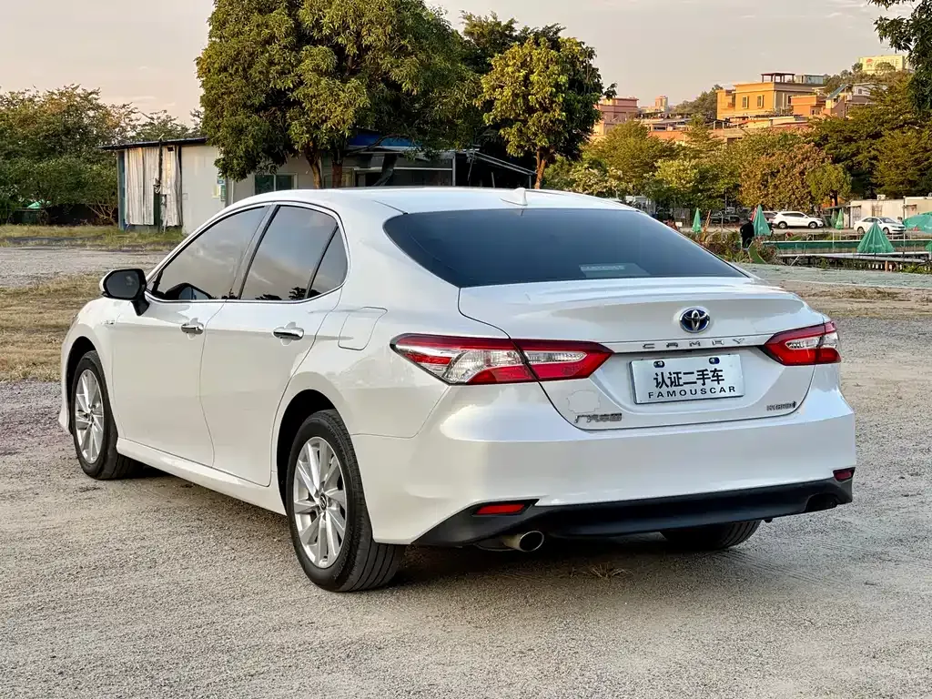 Toyota Camry — фото 6