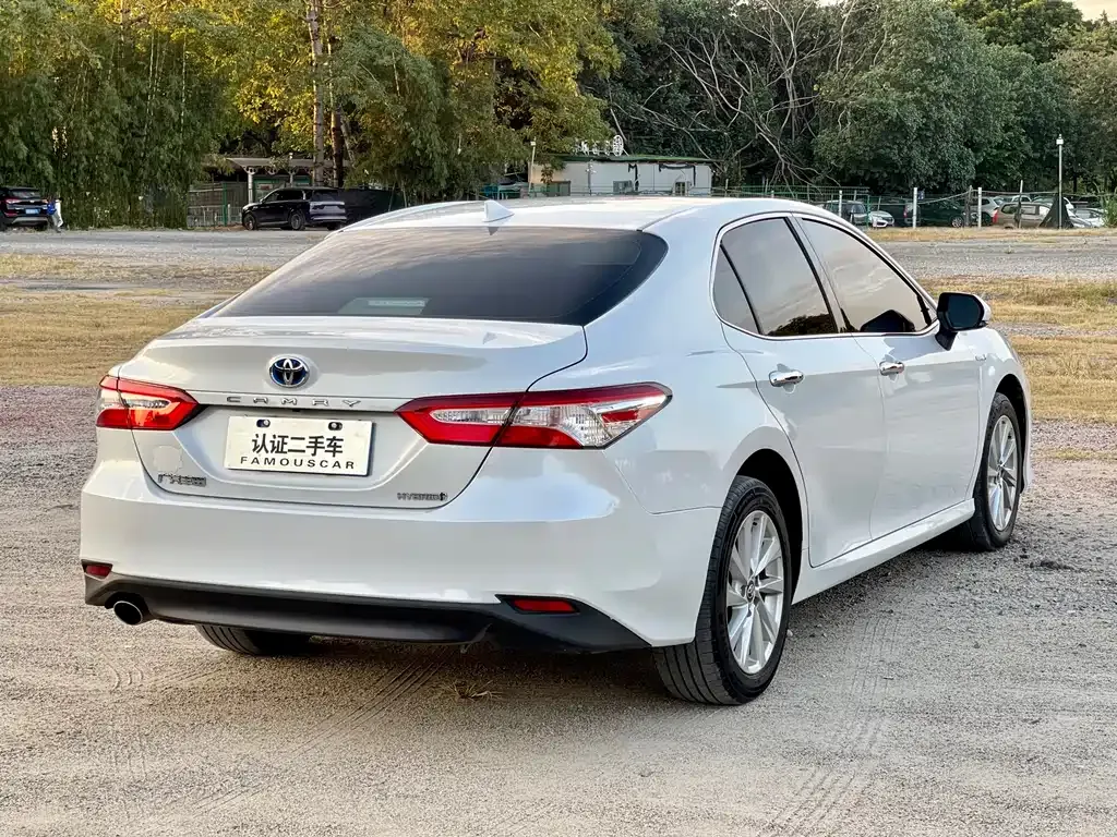 Toyota Camry — фото 8