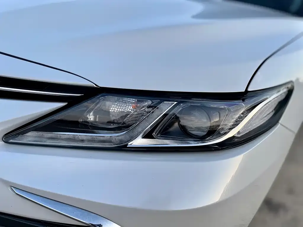 Toyota Camry — фото 4
