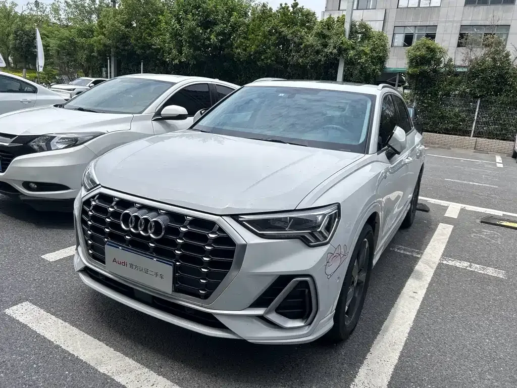 Audi Q3 — фото 1