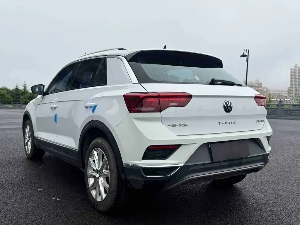 Volkswagen T-Roc — фото 6