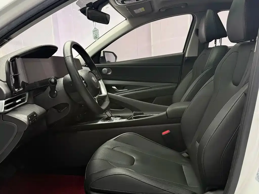 Hyundai Elantra — фото 4