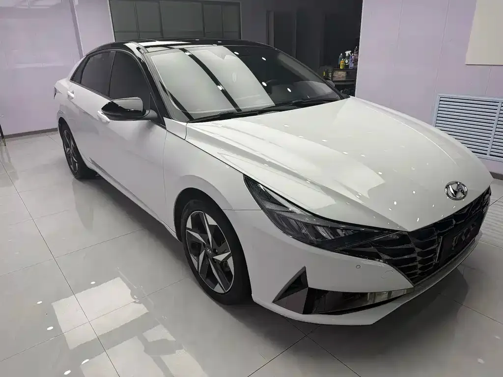 Hyundai Elantra — фото 2