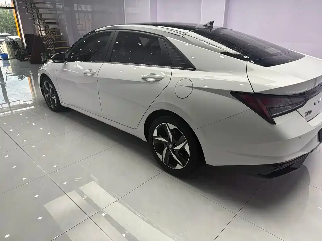 Hyundai Elantra — фото 8