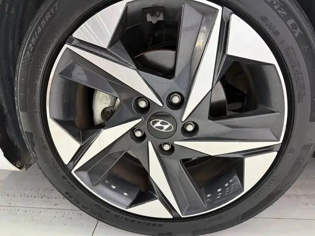Hyundai Elantra — фото 9