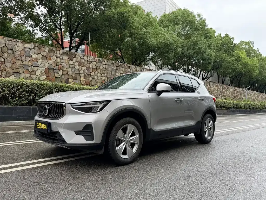 Volvo XC40 — фото 1