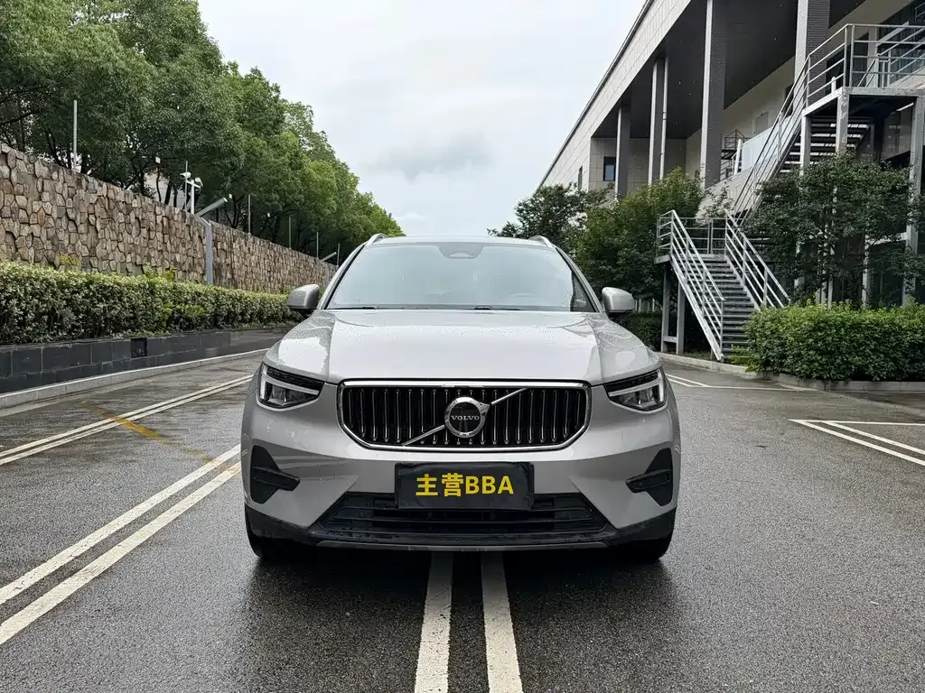 Volvo XC40 — фото 9