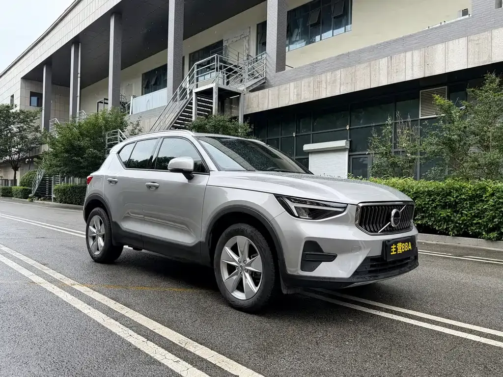Volvo XC40 — фото 10