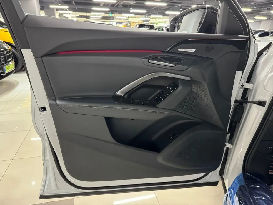Audi Q5 2025 из KR, фото 2