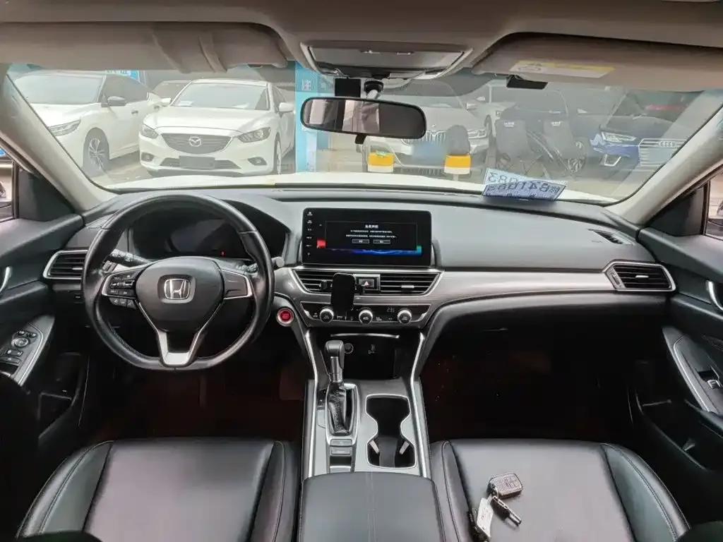 Honda Accord — фото 10