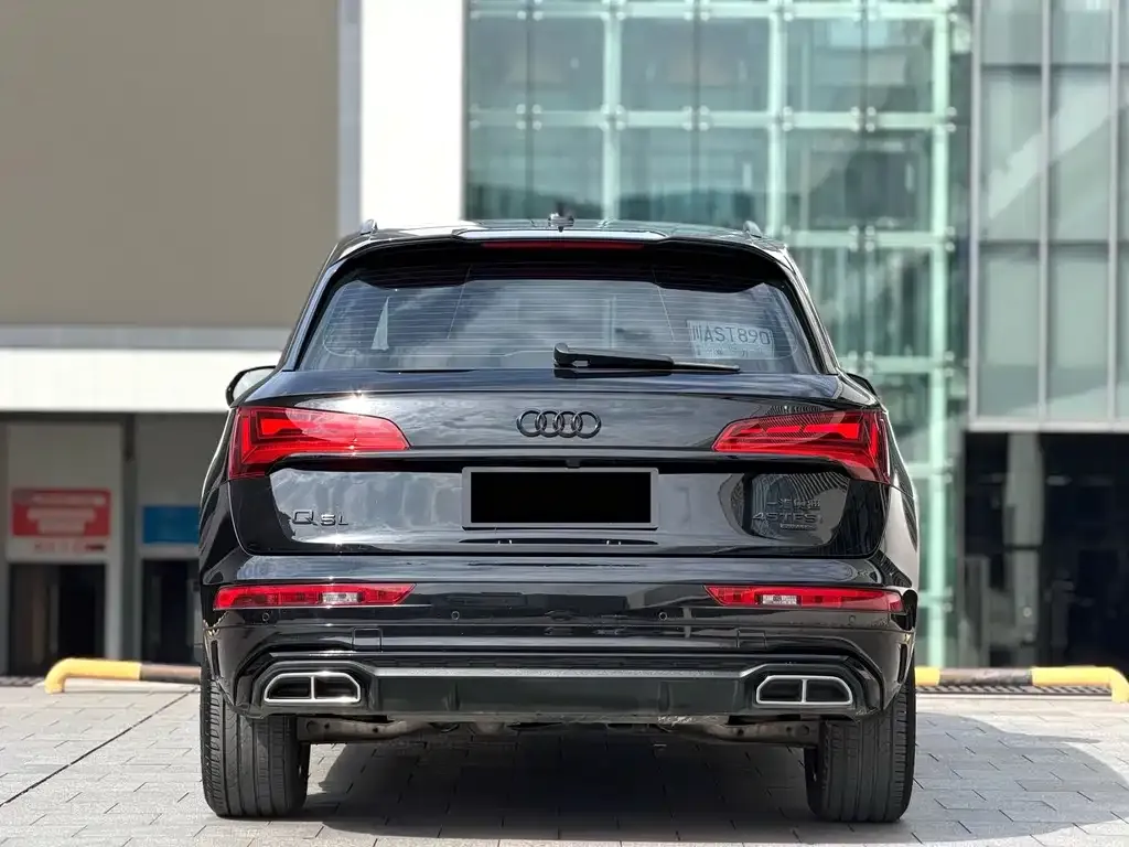 Audi Q5L — фото 9