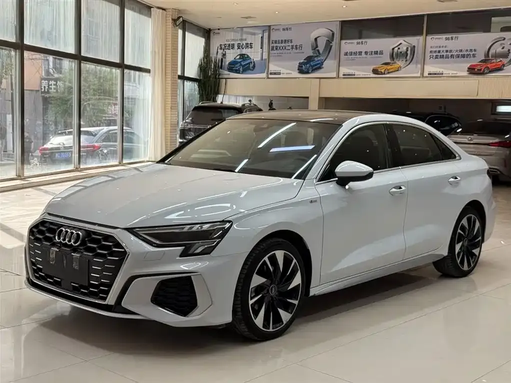 Audi A3 — фото 1