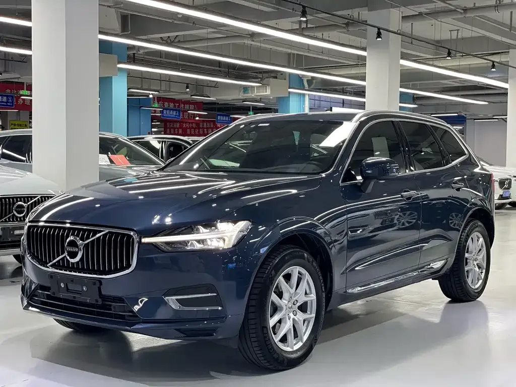 Volvo XC60 — фото 1