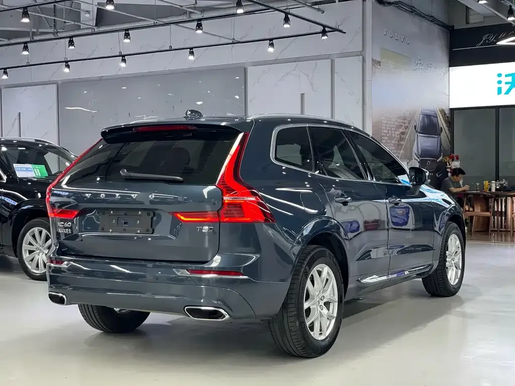 Volvo XC60 — фото 4