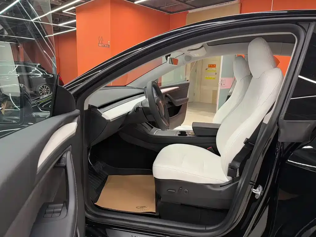 Tesla Model Y — фото 8
