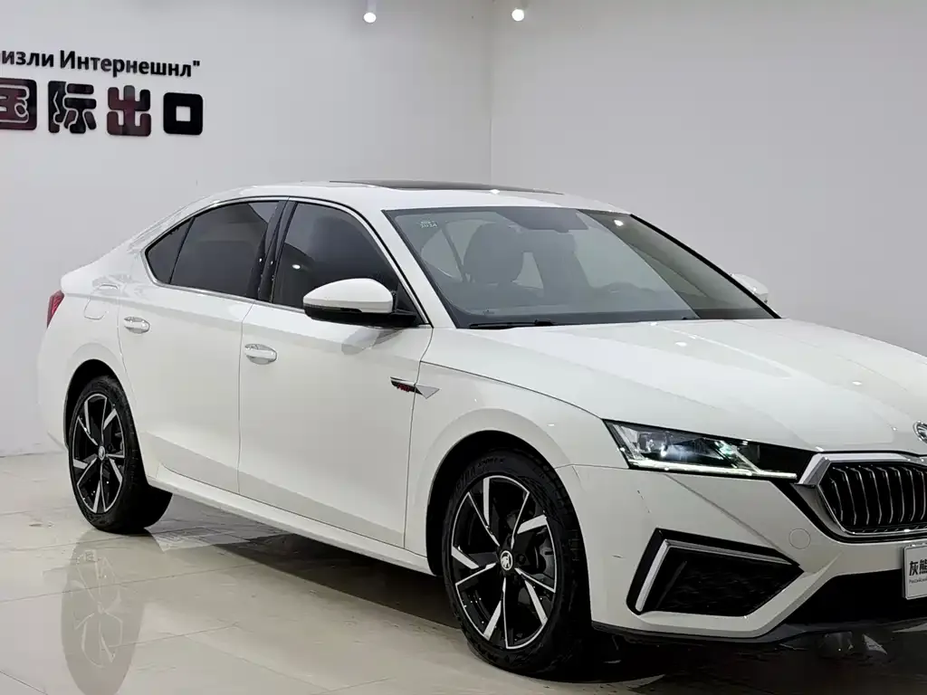 Skoda Octavia — фото 3