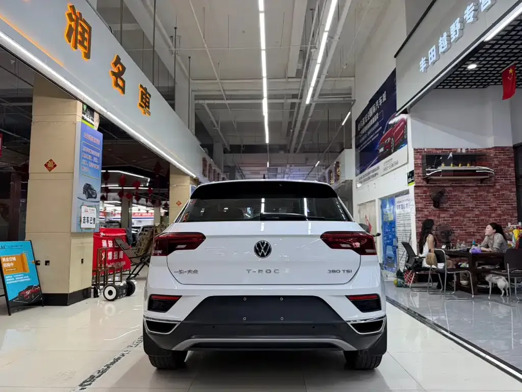 Volkswagen T-Roc — фото 7
