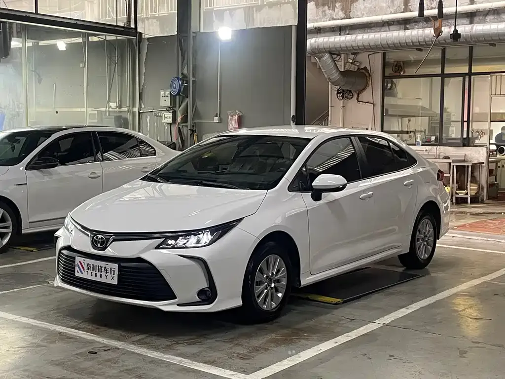 Toyota Corolla — фото 1
