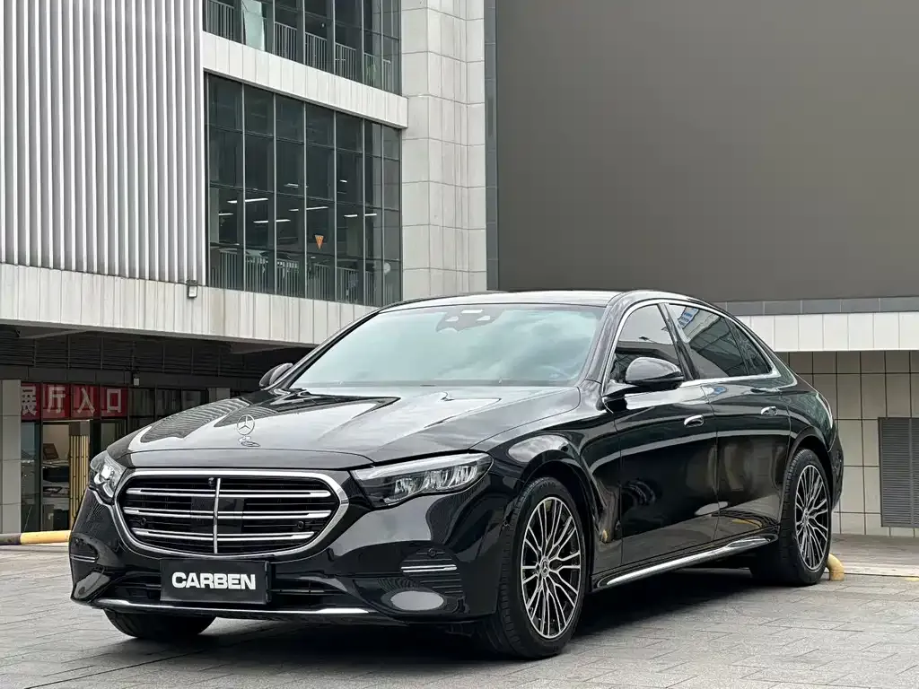 Mercedes-Benz E-Class — фото 1