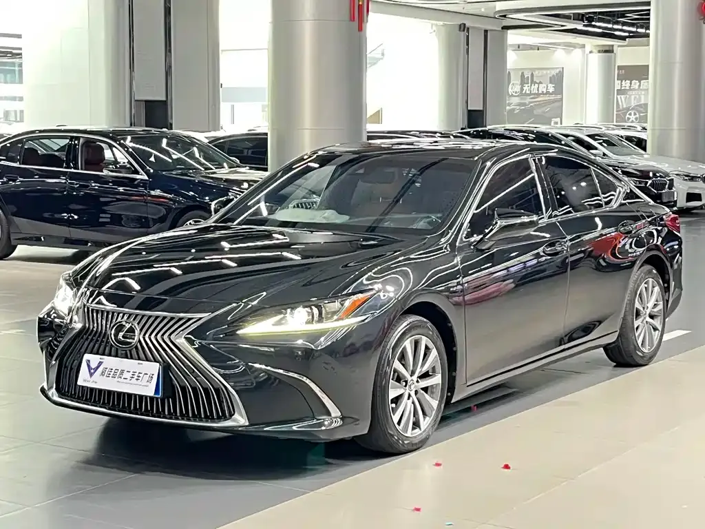 Lexus ES — фото 1