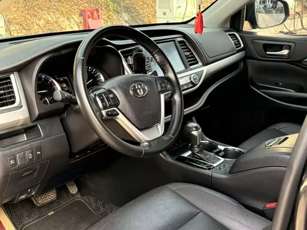 Toyota Highlander — фото 2