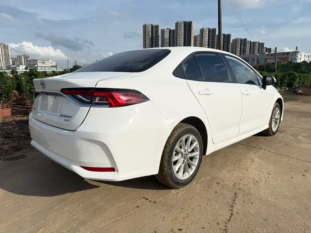 Toyota Corolla — фото 3