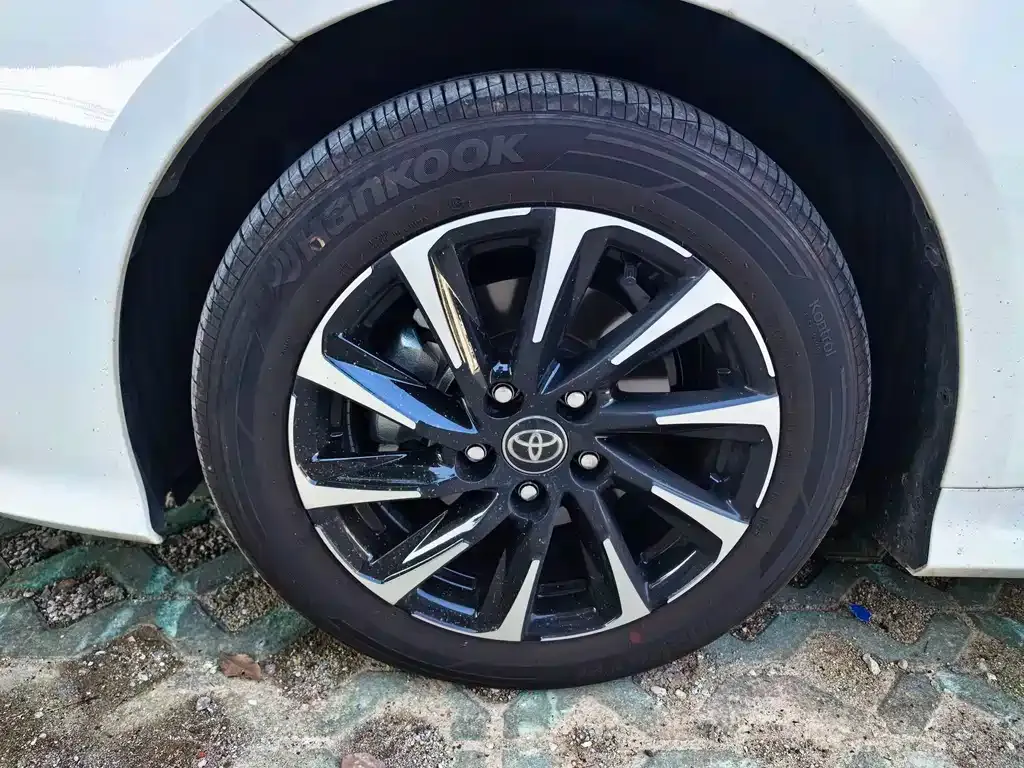 Toyota Corolla — фото 10