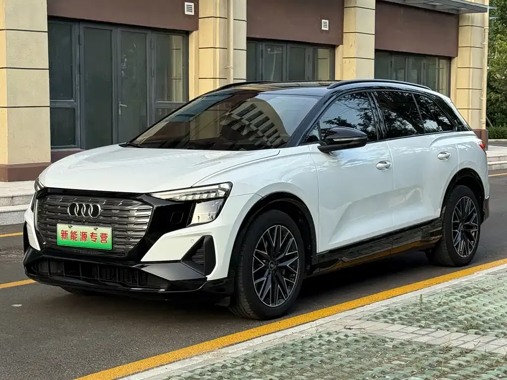 Audi Q5 e-tron — фото 1