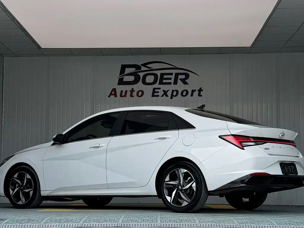Hyundai Elantra — фото 8