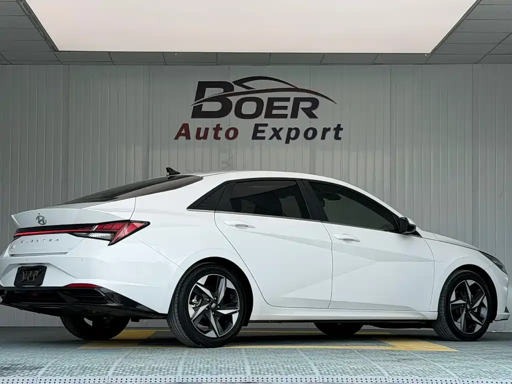 Hyundai Elantra — фото 6
