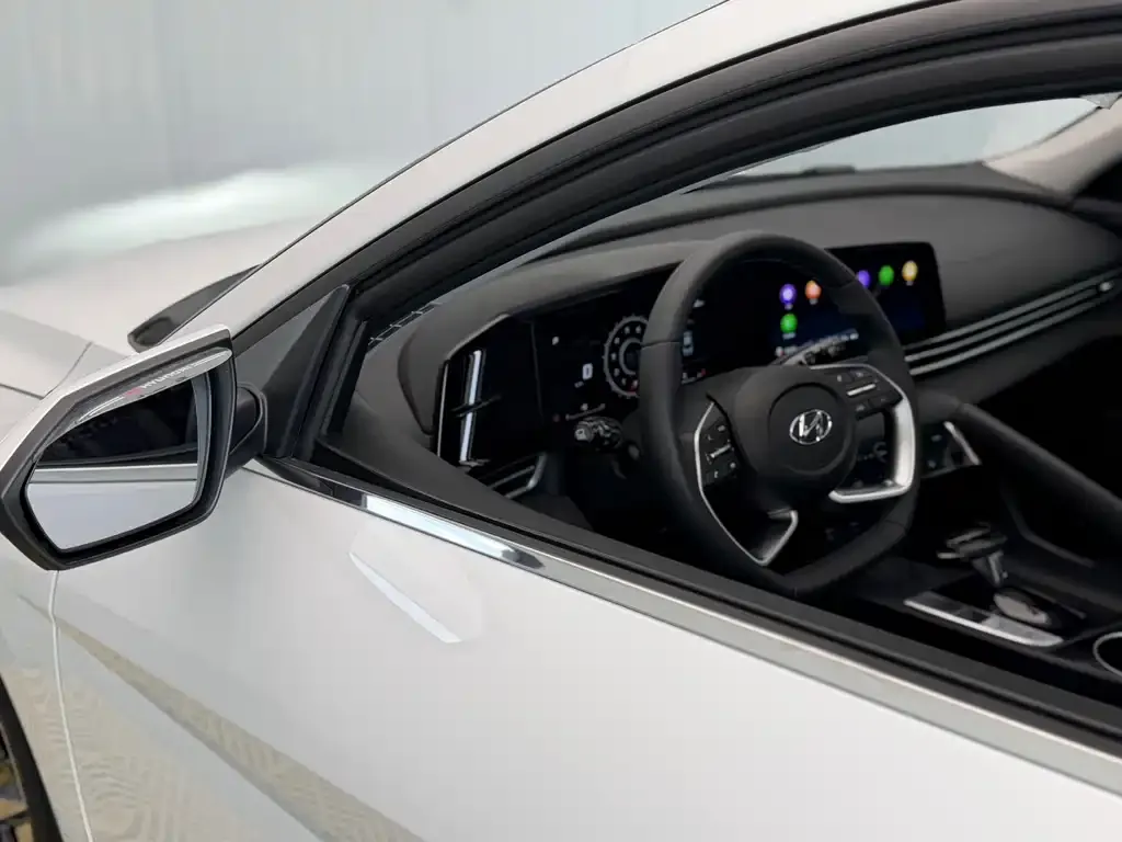 Hyundai Elantra — фото 7