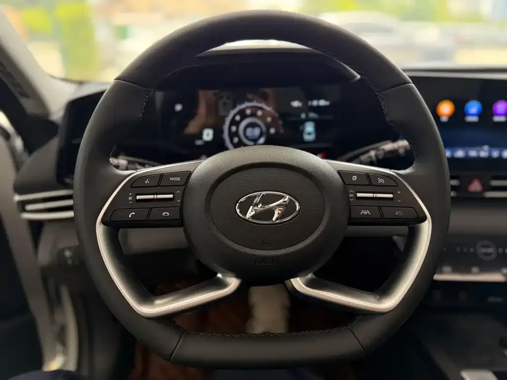 Hyundai Elantra — фото 9