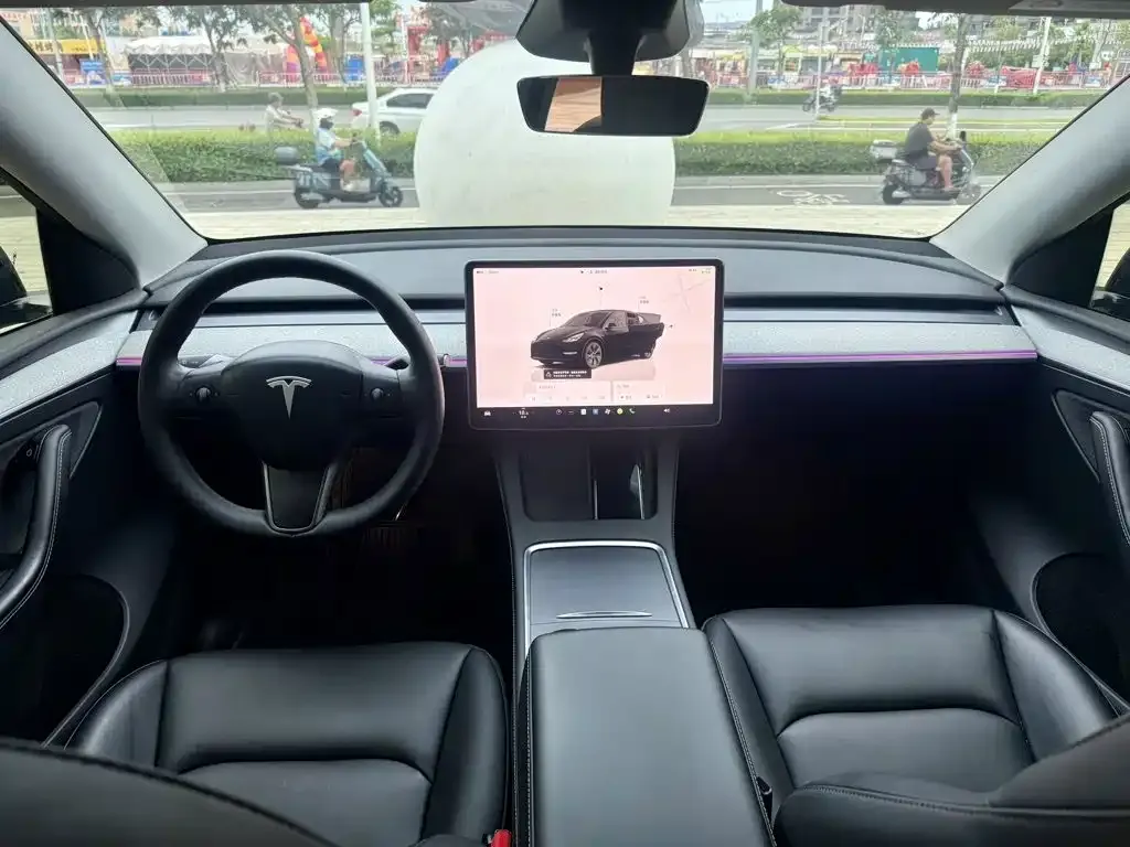 Tesla Model Y — фото 10