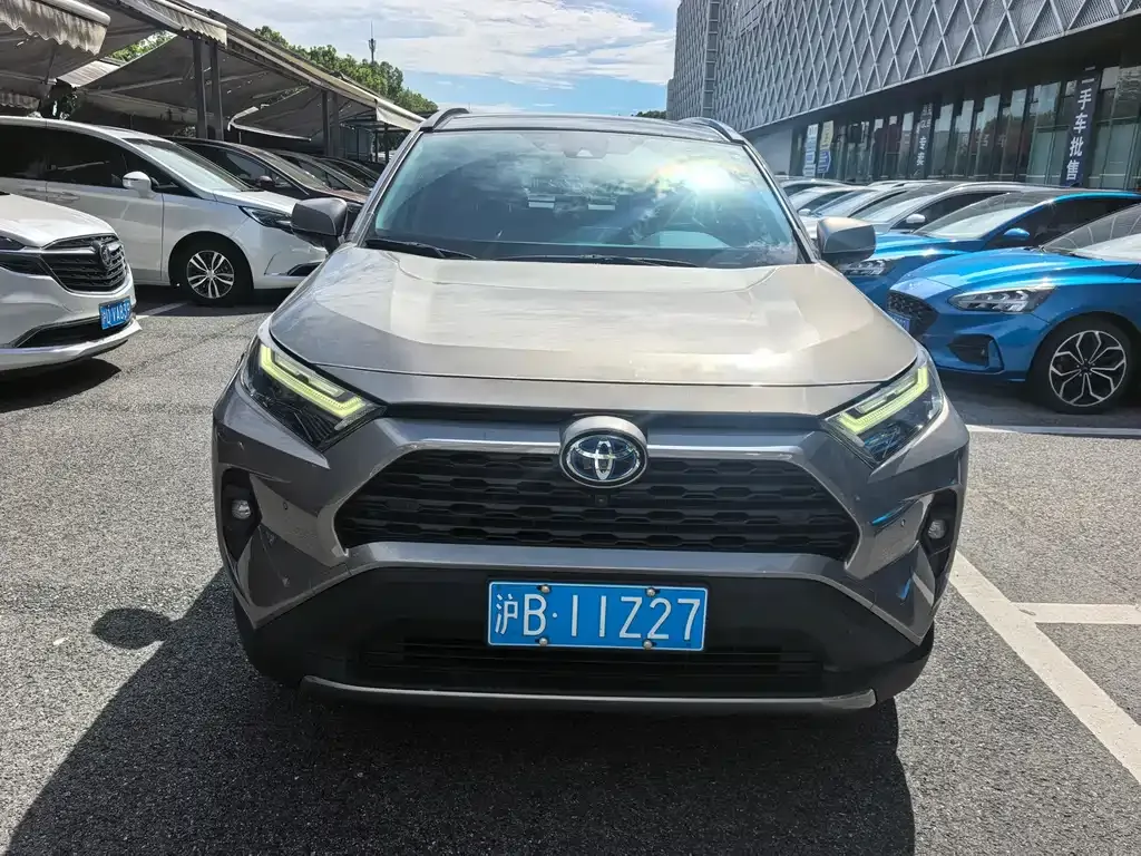 Toyota RAV4 — фото 7