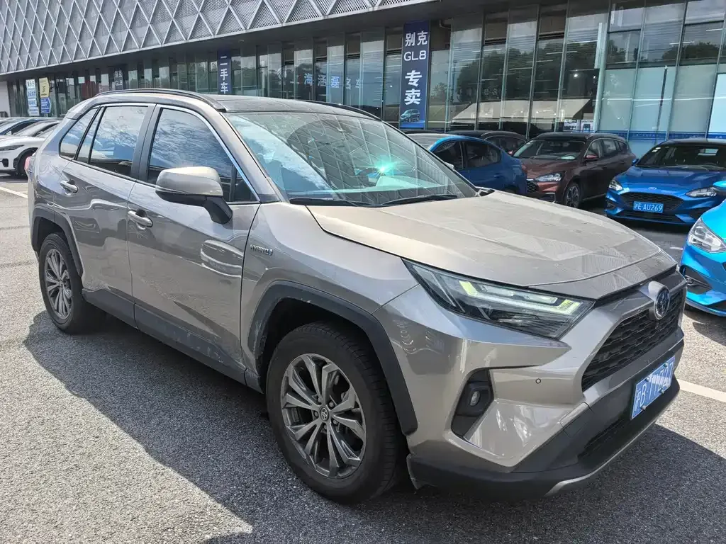 Toyota RAV4 — фото 8
