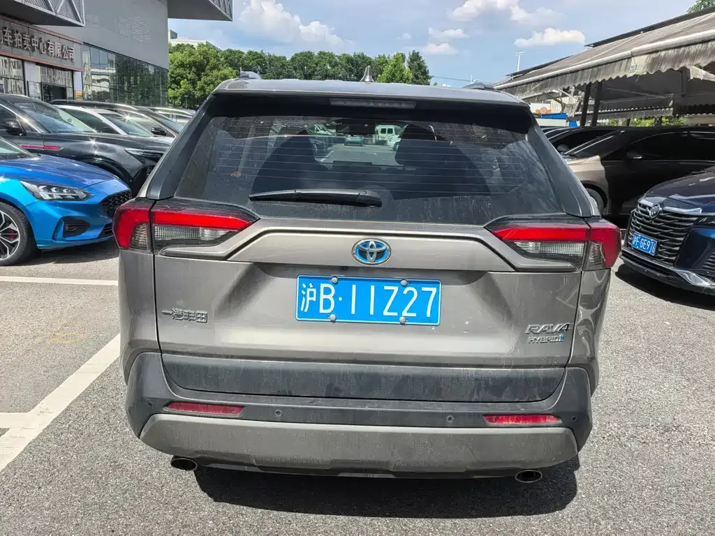 Toyota RAV4 — фото 10