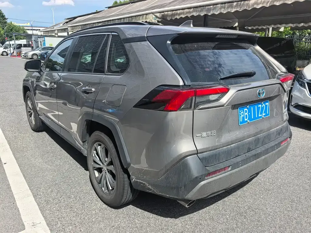 Toyota RAV4 — фото 6