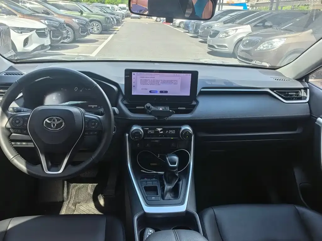 Toyota RAV4 — фото 4