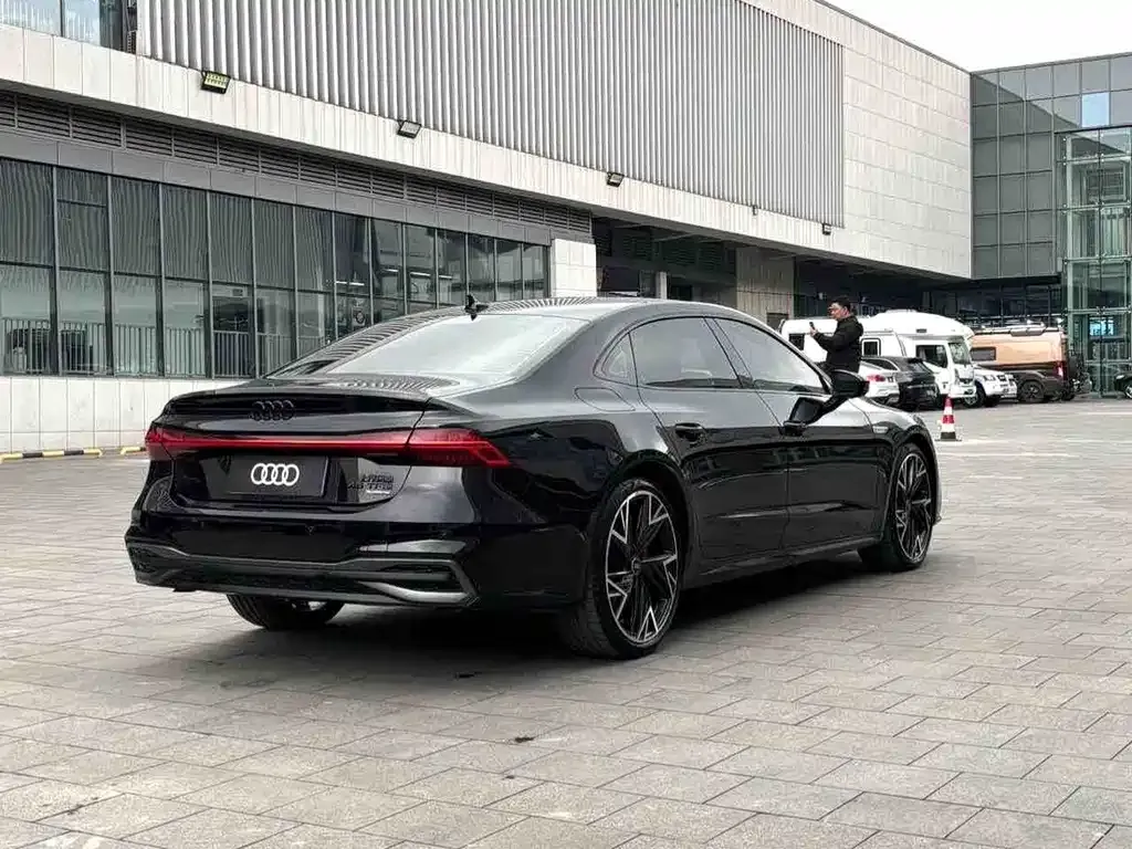 Audi A7L — фото 8