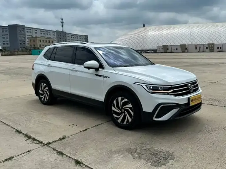 Volkswagen Tiguan L — фото 7
